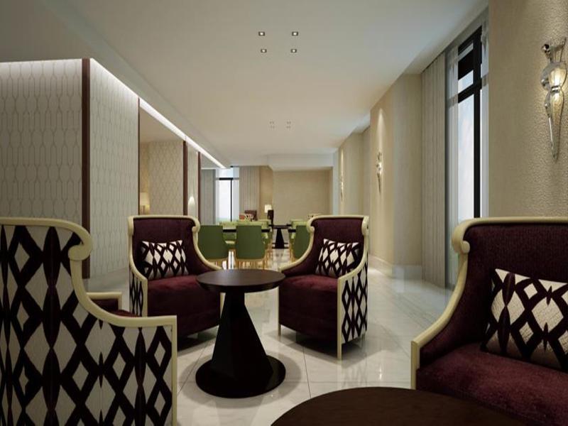 فندق جبل عمر ماريوت مكة المكرمة المظهر الخارجي الصورة The photo shows a stylish and modern interior space, likely a lounge or seating area. There are two purple upholstered chairs with distinctive designs, paired with a small black round table in the center. The room has a spacious layout with smooth, s